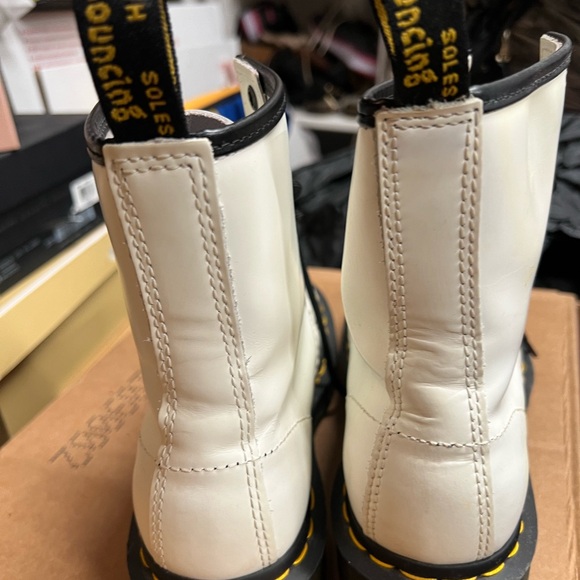 Great condition white Dr Martin hightops 1460 - Picture 2 of 4